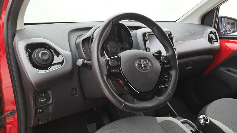 Vente en ligne Toyota Aygo 5P 1.0 VVTi 72ch Automatique/5 X-play au prix de 15 030 €