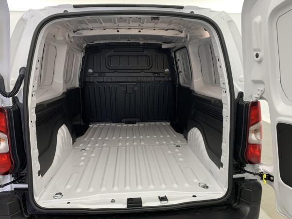 Vente en ligne Citroën Berlingo Fourgon XL 950KG BLUEHDI 100 S S BVM6 au prix de 22 010 €