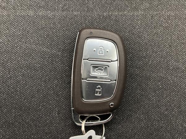 Vente en ligne Hyundai Tucson 1.6 CRDI 136ch Creative DCT-7 + Attelage au prix de 19 490 €