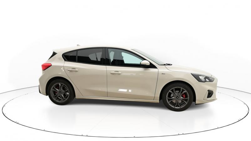 Vente en ligne Ford Focus 5P 1.0 EcoBoost mHEV 155ch Manuelle/6 St-line x au prix de 20 910 €