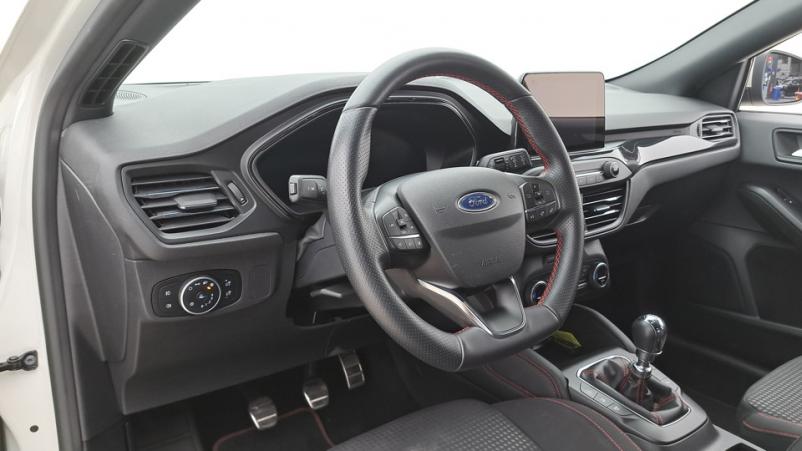 Vente en ligne Ford Focus 5P 1.0 EcoBoost mHEV 155ch Manuelle/6 St-line x au prix de 20 910 €