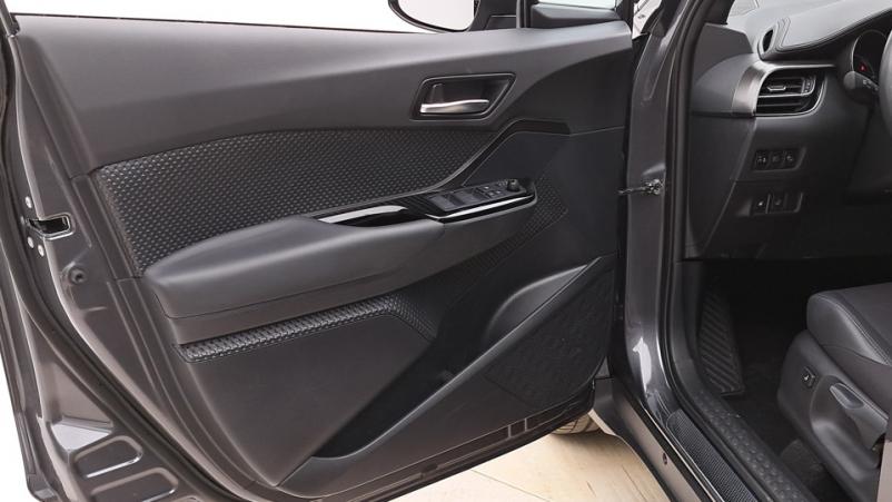 Vente en ligne Toyota C-HR  1.8 Hybrid 122ch Automatique/ Design au prix de 27 920 €