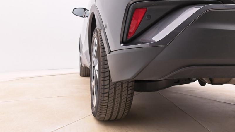 Vente en ligne Toyota C-HR  1.8 Hybrid 122ch Automatique/ Design au prix de 27 920 €