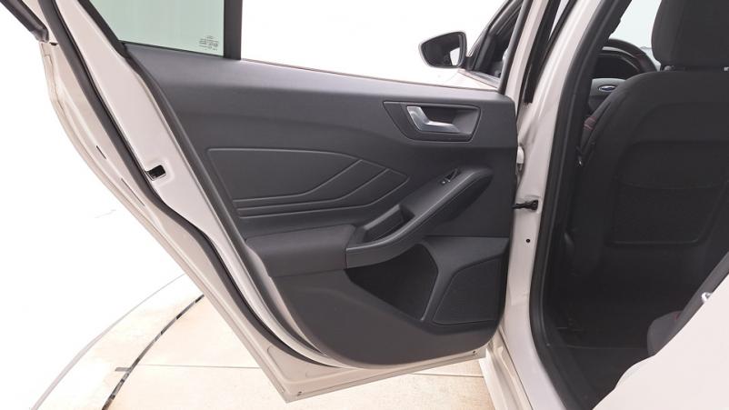 Vente en ligne Ford Focus 5P 1.0 EcoBoost mHEV 155ch Manuelle/6 St-line x au prix de 20 910 €