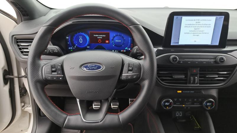 Vente en ligne Ford Focus 5P 1.0 EcoBoost mHEV 155ch Manuelle/6 St-line x au prix de 20 910 €