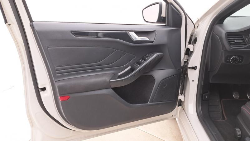 Vente en ligne Ford Focus 5P 1.0 EcoBoost mHEV 155ch Manuelle/6 St-line x au prix de 20 910 €