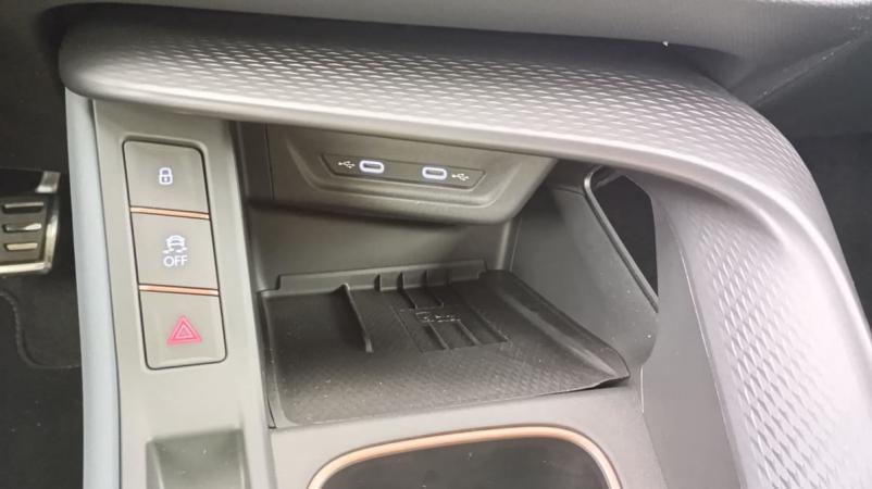 Vente en ligne Cupra Terramar 1.5 eTSI Hybrid 150 ch DSG7 V au prix de 38 090 €