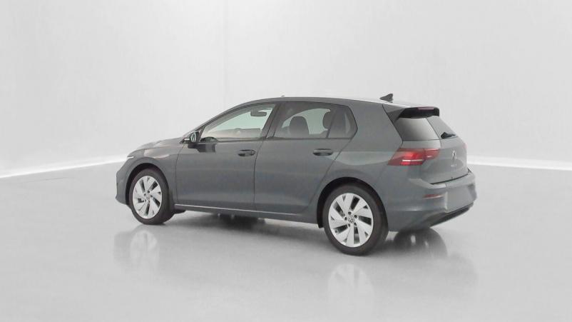 Vente en ligne Volkswagen Golf Golf VIII 1.5 eTSI EVO2 150ch Life Plus DSG7 au prix de 33 200 €