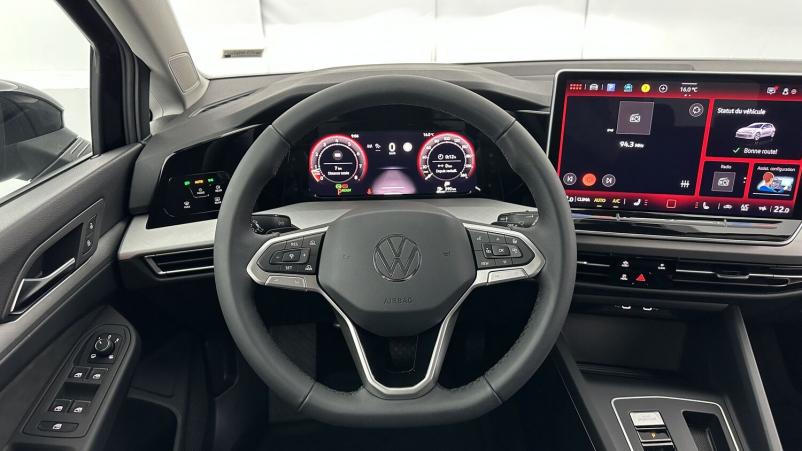 Vente en ligne Volkswagen Golf Golf VIII 1.5 eTSI EVO2 150ch Life Plus DSG7 au prix de 33 200 €
