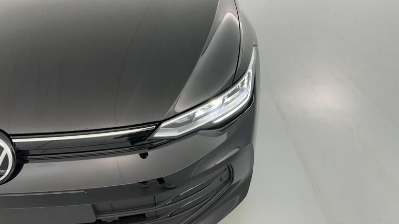 Vente en ligne Volkswagen Golf Golf VIII 1.5 eTSI EVO2 150ch Life Plus DSG7 au prix de 33 200 €