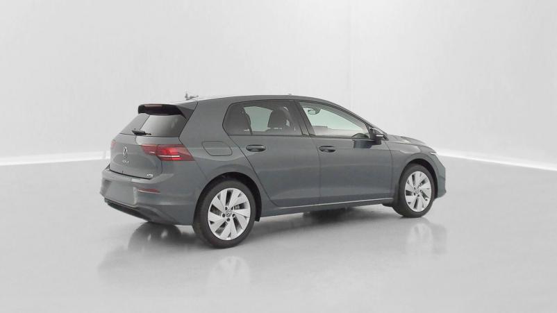 Vente en ligne Volkswagen Golf Golf VIII 1.5 eTSI EVO2 150ch Life Plus DSG7 au prix de 33 200 €