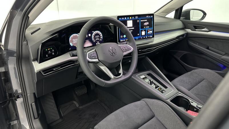 Vente en ligne Volkswagen Golf Golf VIII 1.5 eTSI EVO2 150ch Life Plus DSG7 au prix de 33 200 €