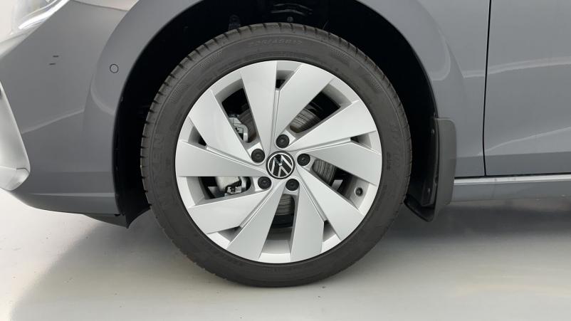 Vente en ligne Volkswagen Golf Golf VIII 1.5 eTSI EVO2 150ch Life Plus DSG7 au prix de 33 200 €
