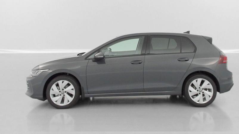 Vente en ligne Volkswagen Golf Golf VIII 1.5 eTSI EVO2 150ch Life Plus DSG7 au prix de 33 200 €