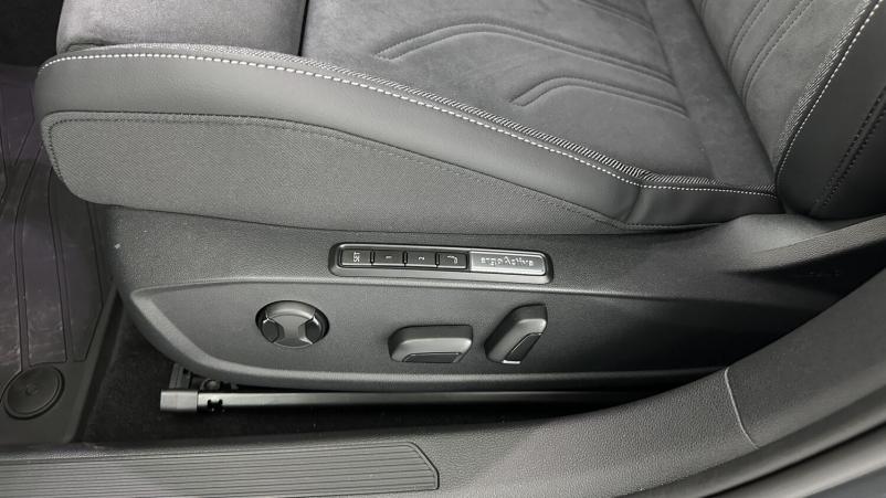 Vente en ligne Volkswagen Golf Golf VIII 1.5 eTSI EVO2 150ch Life Plus DSG7 au prix de 33 200 €