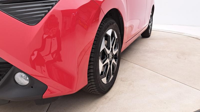 Vente en ligne Toyota Aygo 5P 1.0 VVTi 72ch Automatique/5 X-play au prix de 15 030 €