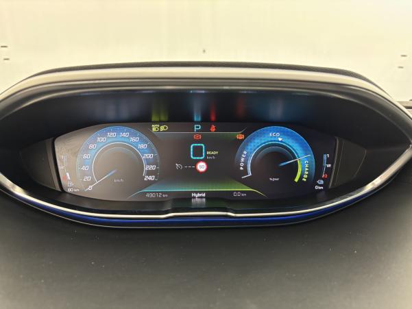 Vente en ligne Peugeot 3008 HYBRID 225ch Allure Pack e-EAT8 + Attelage au prix de 20 990 €