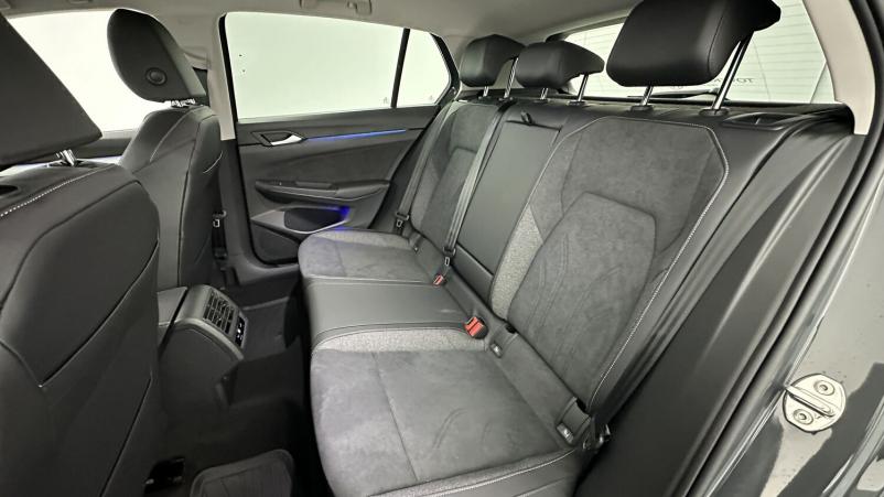 Vente en ligne Volkswagen Golf Golf VIII 1.5 eTSI EVO2 150ch Life Plus DSG7 au prix de 33 200 €