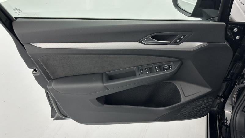 Vente en ligne Volkswagen Golf Golf VIII 1.5 eTSI EVO2 150ch Life Plus DSG7 au prix de 33 200 €