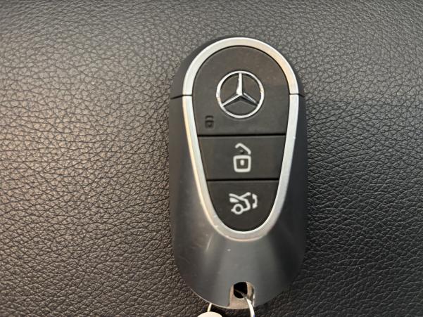 Vente en ligne Mercedes Classe C Break 300 e Hybrid EQ 204+129ch AMG Line + Attelage au prix de 43 990 €