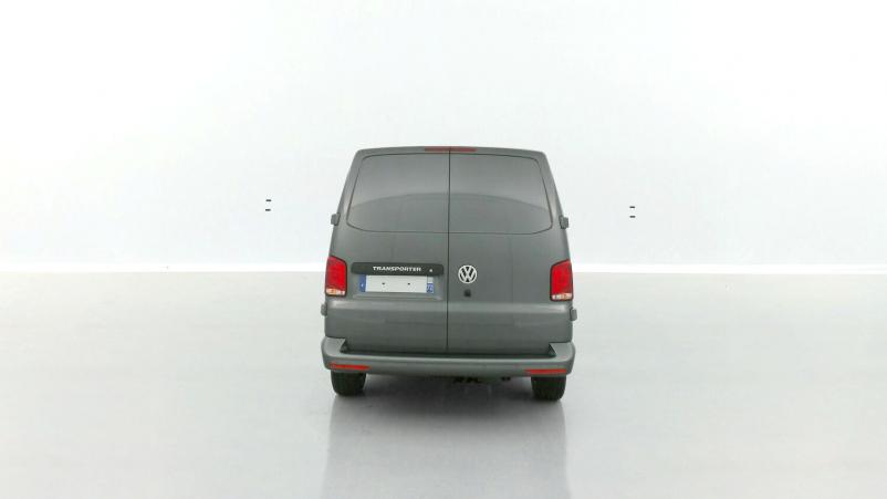 Vente en ligne Volkswagen Transporter Transporter T6.1 PROCAB L1 2.0 TDI 150ch Business Plus DSG7 au prix de 56 100 €