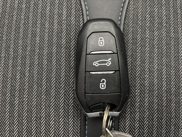 Vente en ligne Peugeot 3008 1.5 BlueHDi 130ch Allure Pack EAT8 + Hayon électrique au prix de 21 990 €