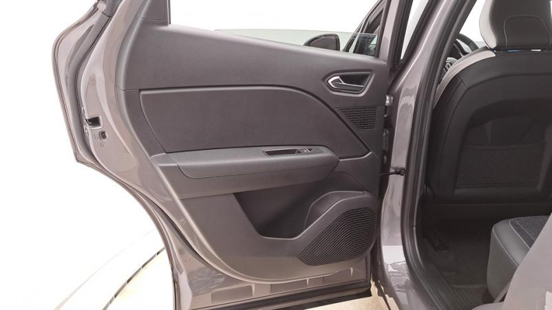 Vente en ligne Renault Captur  1.3 TCe Microhybride 140ch Automatique/7 Techno au prix de 22 130 €