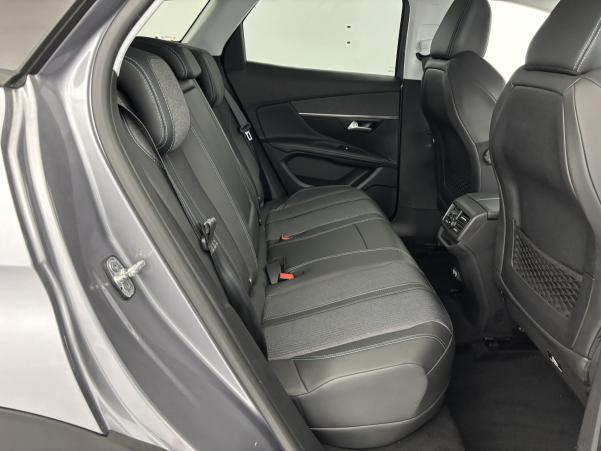 Vente en ligne Peugeot 3008 HYBRID 225ch Allure Pack e-EAT8 + Attelage au prix de 20 990 €