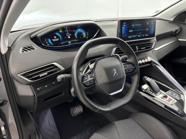 Vente en ligne Peugeot 3008 HYBRID 225ch Allure Pack e-EAT8 + Attelage au prix de 20 990 €