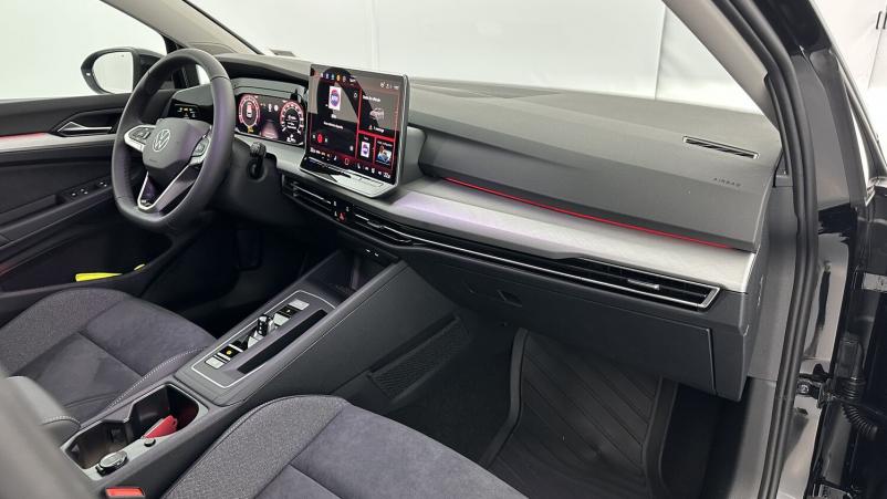 Vente en ligne Volkswagen Golf Golf VIII 1.5 eTSI EVO2 150ch Life Plus DSG7 au prix de 33 200 €