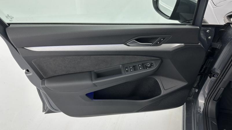 Vente en ligne Volkswagen Golf Golf VIII 1.5 eTSI EVO2 150ch Life Plus DSG7 au prix de 33 200 €