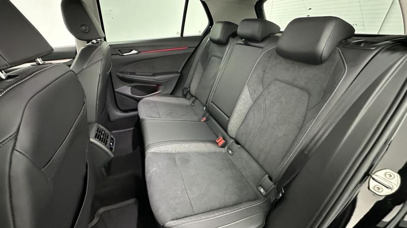 Vente en ligne Volkswagen Golf Golf VIII 1.5 eTSI EVO2 150ch Life Plus DSG7 au prix de 33 200 €
