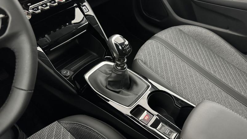 Vente en ligne Peugeot 208 208 II(2) 1.2 PureTech 100ch Allure au prix de 20 400 €