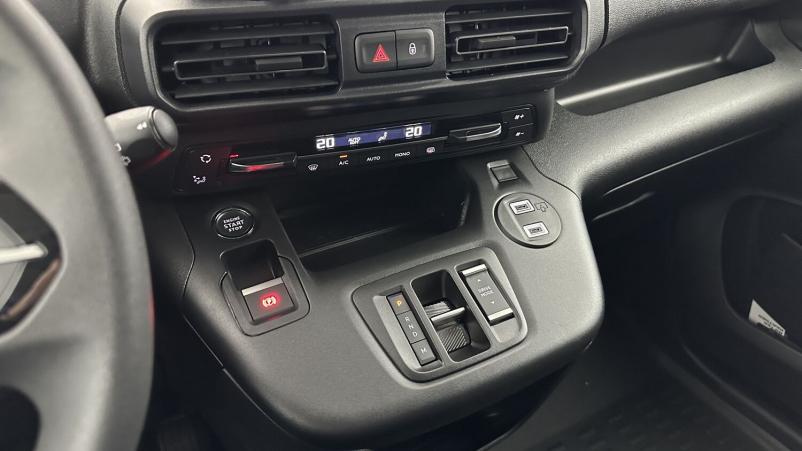 Vente en ligne Peugeot Partner Fourgon Partner III M 650kg BlueHDi 130ch EAT8 au prix de 26 580 €