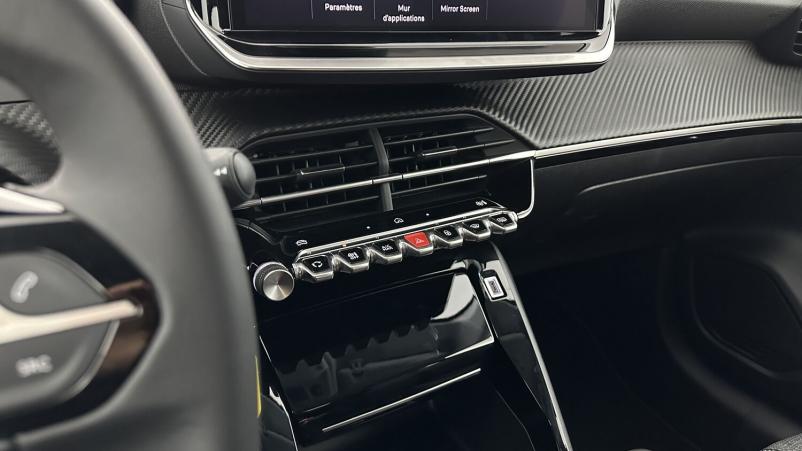Vente en ligne Peugeot 208 208 II(2) 1.2 PureTech 100ch Allure au prix de 20 400 €
