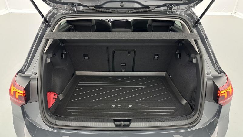 Vente en ligne Volkswagen Golf Golf VIII 1.5 eTSI EVO2 150ch Life Plus DSG7 au prix de 33 200 €