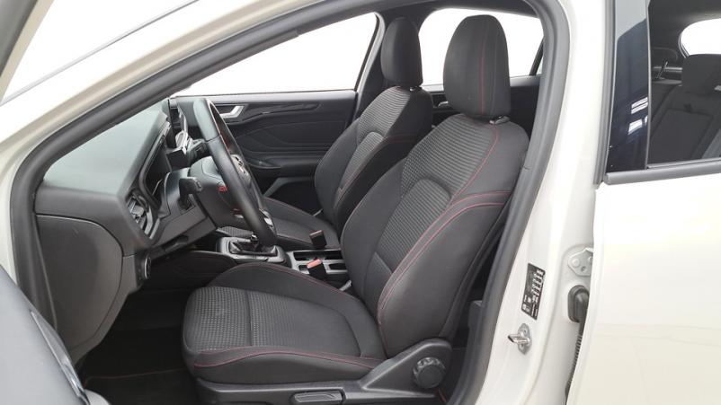 Vente en ligne Ford Focus 5P 1.0 EcoBoost mHEV 155ch Manuelle/6 St-line x au prix de 20 910 €