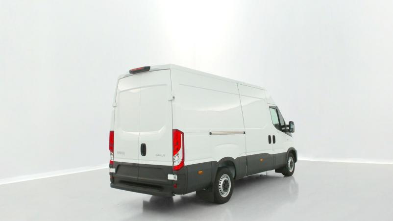 Vente en ligne Iveco Daily Daily 35S16A8 3520L 2.3 156ch 12m³ Hi-Matic au prix de 48 480 €