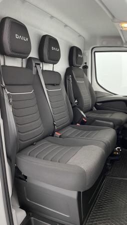 Vente en ligne Iveco Daily Daily 35S16A8 3520L 2.3 156ch 12m³ Hi-Matic au prix de 48 480 €