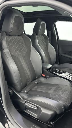 Vente en ligne Peugeot 2008 2008 II 1.2 PureTech 130ch GT Pack EAT8 au prix de 22 400 €