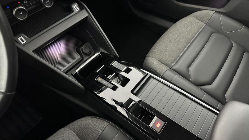 Vente en ligne Citroën C4 C4 III 1.2 PureTech 130ch Shine EAT8 au prix de 18 410 €