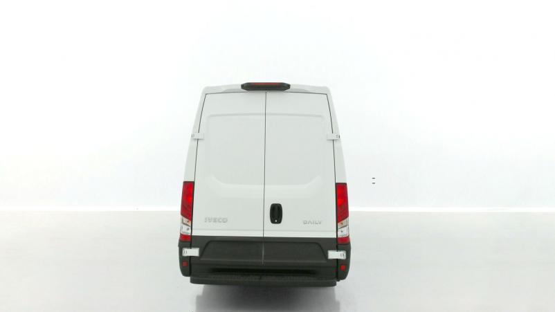 Vente en ligne Iveco Daily Daily 35S16A8 3520L 2.3 156ch 12m³ Hi-Matic au prix de 48 480 €