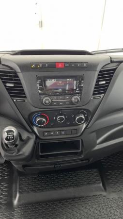 Vente en ligne Iveco Daily Daily 35S14H 3750 2.3 136ch Benne Alu JPM + Grue PK 2900 au prix de 76 080 €