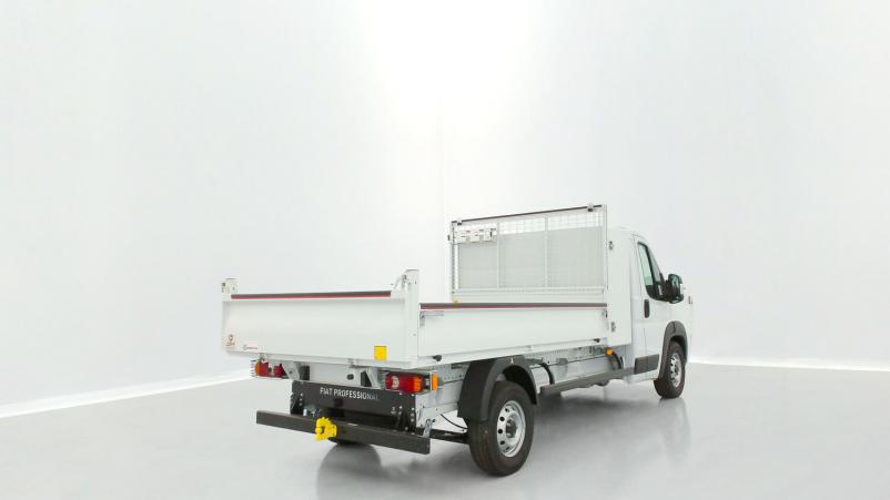 Vente en ligne Fiat Ducato Fourgon Ducato cc 3.5 L 2.2 H3-Power 140ch Maxi Benne Acier + Coffre JPM au prix de 40 500 €