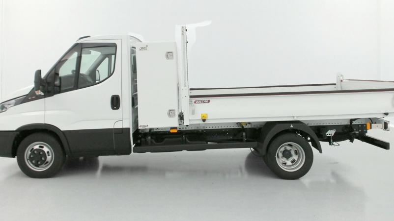 Vente en ligne Iveco Daily Daily III 35C16H 3750 3.0 160ch Benne + Coffre JPM au prix de 52 020 €