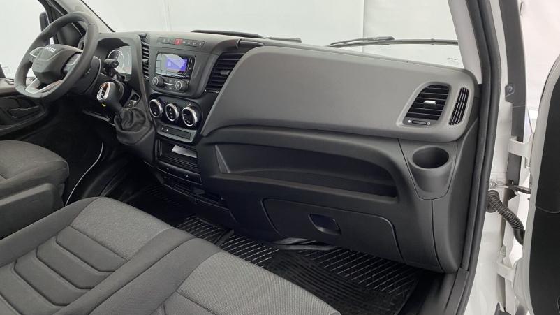 Vente en ligne Iveco Daily Daily 35S16A8 3520L 2.3 156ch 12m³ Hi-Matic au prix de 48 480 €
