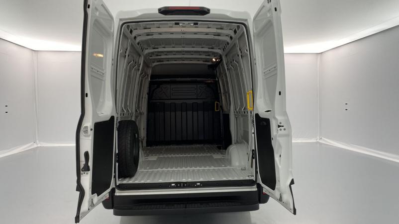 Vente en ligne Iveco Daily Daily 35S16A8 3520L 2.3 156ch 12m³ Hi-Matic au prix de 48 480 €