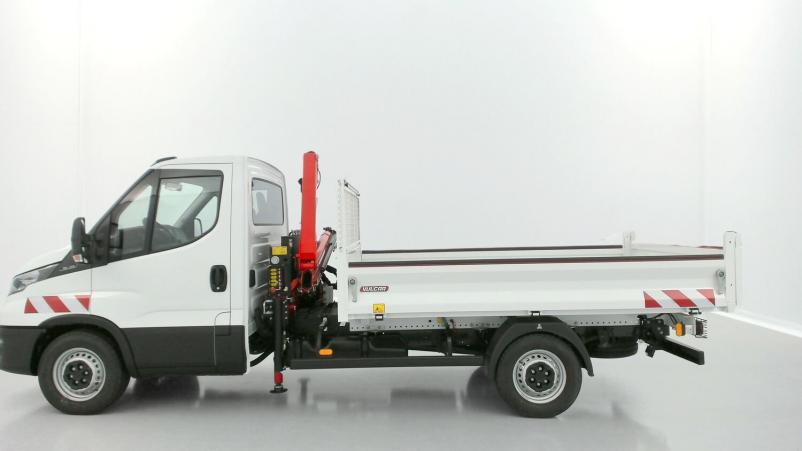 Vente en ligne Iveco Daily Daily 35S14H 3750 2.3 136ch Benne Alu JPM + Grue PK 2900 au prix de 76 080 €