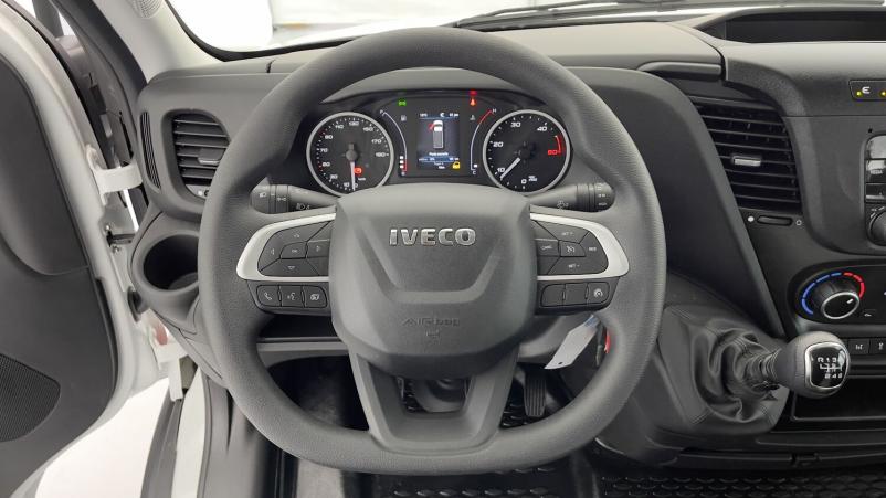 Vente en ligne Iveco Daily Daily 35S14H 3750 2.3 136ch Benne Alu JPM + Grue PK 2900 au prix de 76 080 €