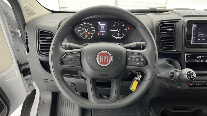 Vente en ligne Fiat Ducato Fourgon Ducato cc 3.5 L 2.2 H3-Power 140ch Maxi Benne Acier + Coffre JPM au prix de 40 500 €